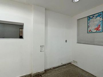 AMPLIO GALPÓN EN ALQUILER