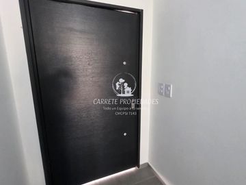 Casa en venta de 5 amb. con pileta y fondo a verde. Barrio Santa Emilia. Pilar