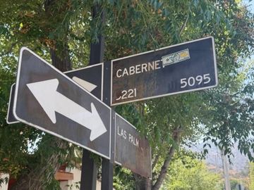 CASA DE TRES PISOS, 3D 3B UBICADA EN CONDOMINIO LA VIÑITA