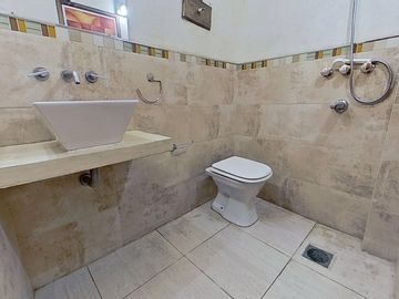 VENTA CASA FLORES 4AMB .2 TERRAZAS+PARRILLA