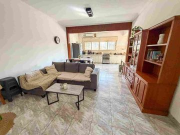 VENTA LOCAL CON PH 4 AMBIENTES CON LOCAL TEMPERLEY