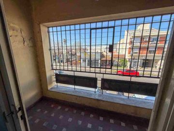 VENTA LOCAL CON PH 4 AMBIENTES CON LOCAL TEMPERLEY