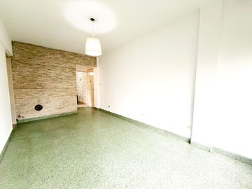 Venta depto 4amb Flores con Balcon