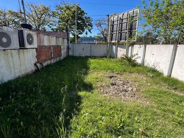 LOTE/TERRENO CON LOCAL VENTA EN CASEROS- INVERSION