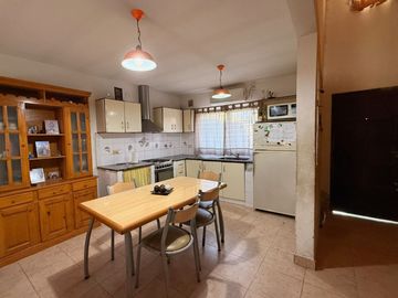 CASA EN VENTA 3 DORMITORIOS BARRIO BELGRANO