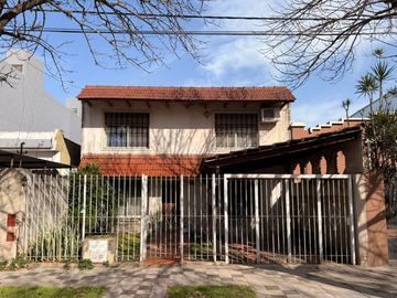 CASA EN VENTA 3 DORMITORIOS BARRIO BELGRANO