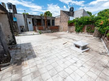 VENTA CASA A REFACCIONAR EN BARRIO SARMIENTO