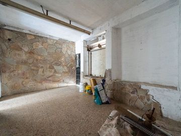VENTA CASA A REFACCIONAR EN BARRIO SARMIENTO