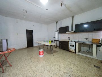 VENTA CASA A REFACCIONAR EN BARRIO SARMIENTO