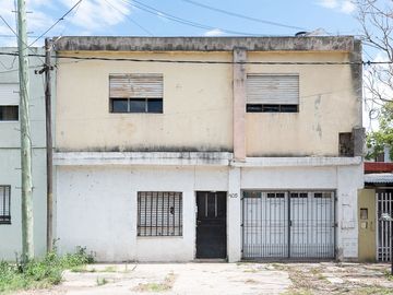 VENTA CASA A REFACCIONAR EN BARRIO SARMIENTO