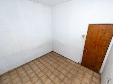 VENTA CASA A REFACCIONAR EN BARRIO SARMIENTO