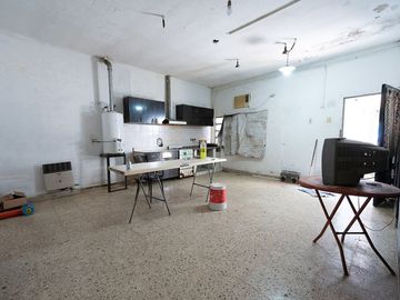 VENTA CASA A REFACCIONAR EN BARRIO SARMIENTO