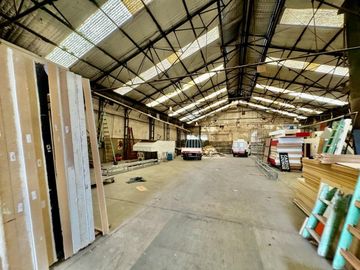 VENTA GALPONES LOTE INDUSTRIAL OFICINAS 8100M2 R21