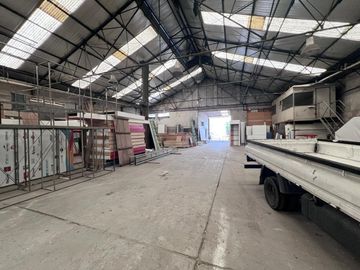 VENTA GALPONES LOTE INDUSTRIAL OFICINAS 8100M2 R21