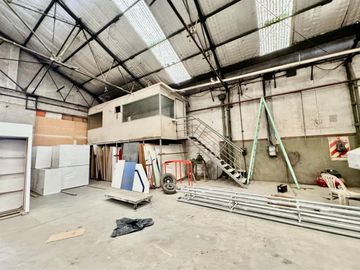 VENTA GALPONES LOTE INDUSTRIAL OFICINAS 8100M2 R21