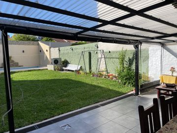 VENTA CASA DE 6 AMBIENTES EN MARTINEZ