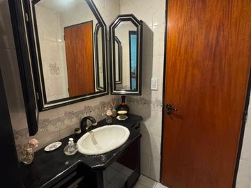 VENTA CASA DE 6 AMBIENTES EN MARTINEZ