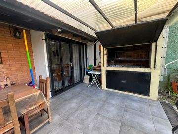 VENTA CASA DE 6 AMBIENTES EN MARTINEZ