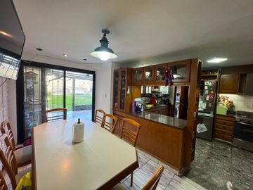 VENTA CASA DE 6 AMBIENTES EN MARTINEZ