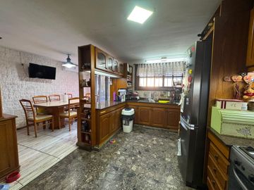 VENTA CASA DE 6 AMBIENTES EN MARTINEZ