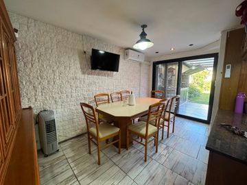VENTA CASA DE 6 AMBIENTES EN MARTINEZ