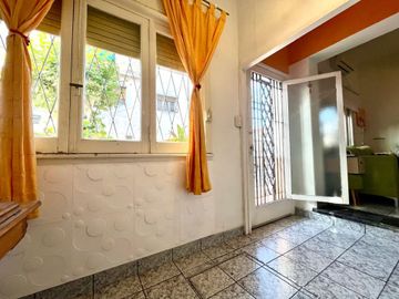 PH EN VENTA 2 AMBIENTES AL FRENTE FLORES