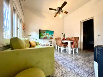 PH EN VENTA 2 AMBIENTES AL FRENTE FLORES
