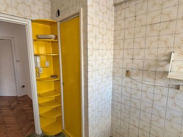 VENTA DEPTO 4AMB C/BALCON + PARILLA ZONA FLORES