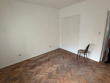 VENTA DEPTO 4AMB C/BALCON + PARILLA ZONA FLORES