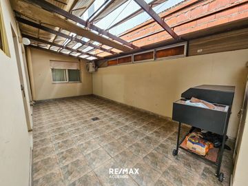 VENTA PH CASA MACROCENTRO 2 DORM Y PATIO CERRAD0