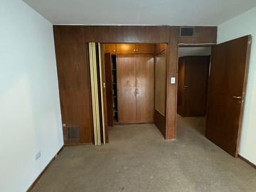 DEPARTAMENTO PISO ENTERO AV COLON CENTRO  COCHERA