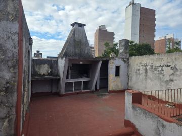 CASA GRAN POTENCIAL PARA RECICLAR-PLENO ABASTO