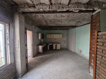 CASA GRAN POTENCIAL PARA RECICLAR-PLENO ABASTO