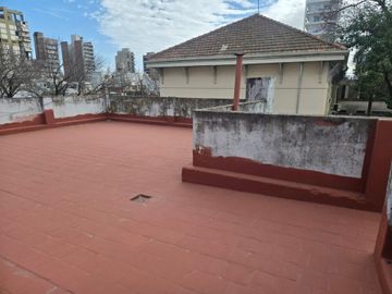 CASA GRAN POTENCIAL PARA RECICLAR-PLENO ABASTO