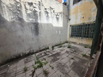 CASA GRAN POTENCIAL PARA RECICLAR-PLENO ABASTO