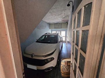 CASA GRAN POTENCIAL PARA RECICLAR-PLENO ABASTO