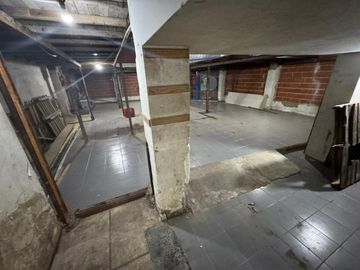 LOCAL DEPÓSITO EN ALQUILER EN MORON A REFACCIONAR