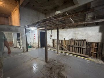 LOCAL DEPÓSITO EN ALQUILER EN MORON A REFACCIONAR