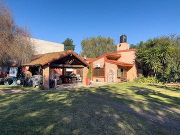 CASA QUINTA  -  LOTE DE 928 M² CON PILETA