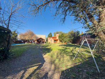 CASA QUINTA  -  LOTE DE 928 M² CON PILETA