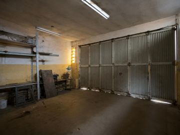 Galpón con local a refaccionar en venta - Lanús O.