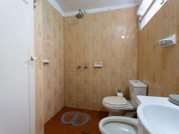 PH EN VENTA EN VILLA ADELINA CON PATIO Y PARRILLA