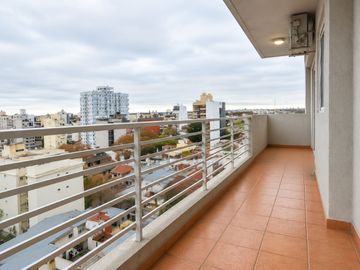VENTA DEPTO 2 AMB DE 60 M2 CON  BALCÓN CORRIDO