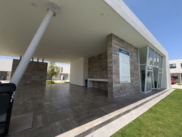 CASA SEMINUEVA EN VENTA EN PUERTA NATURA