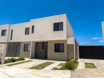 CASA SEMINUEVA EN VENTA EN PUERTA NATURA
