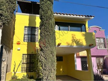 Casa en Venta en Privada Arboledas de Jacarandas, en San Luis Potosí, casa con roof garden