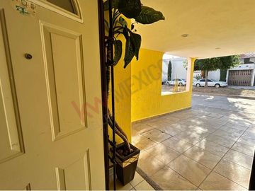 Casa en Venta en Privada Arboledas de Jacarandas, en San Luis Potosí, casa con roof garden