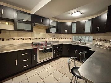 Casa en Venta en Privada Arboledas de Jacarandas, en San Luis Potosí, casa con roof garden