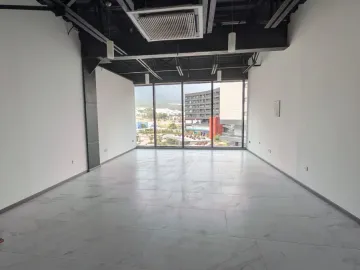 Oficina en renta en Cumbres Madeira, Monterrey, Nuevo León