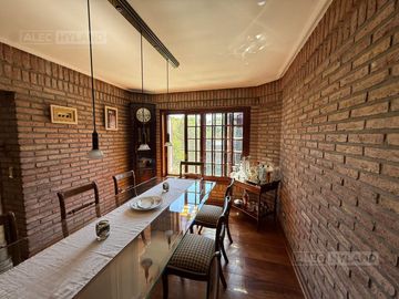 Casa con pileta en venta, cerca del Tren y Comercios, en La Lucila